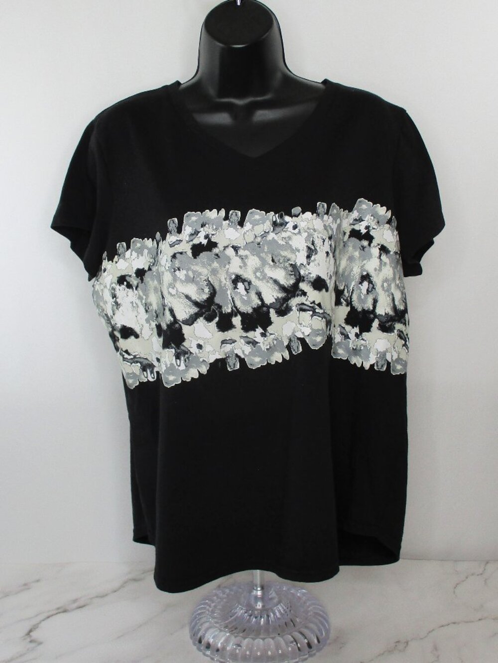 Tek Gear Essential Gear Abstract Vinyl Graphic T-Shirt Top
